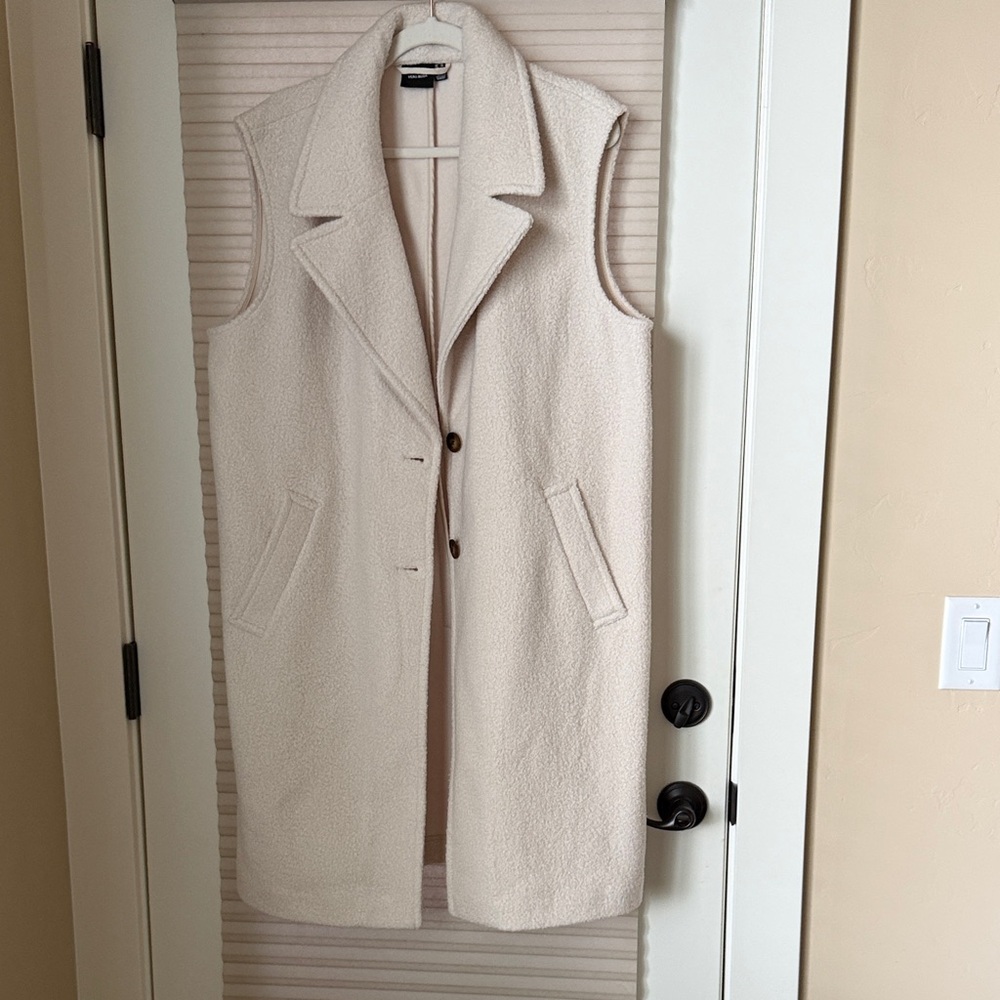 Vero Moda Off-White Sleeveless Vest